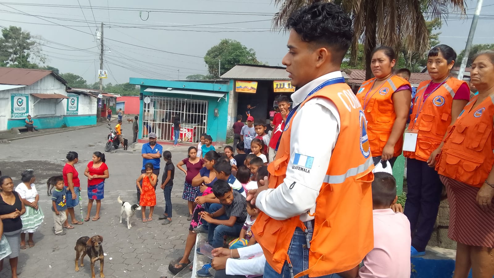 MÁS DE 275 EVACUADOS POR ERUPCIÓN DEL VOLCÁN DE FUEGO